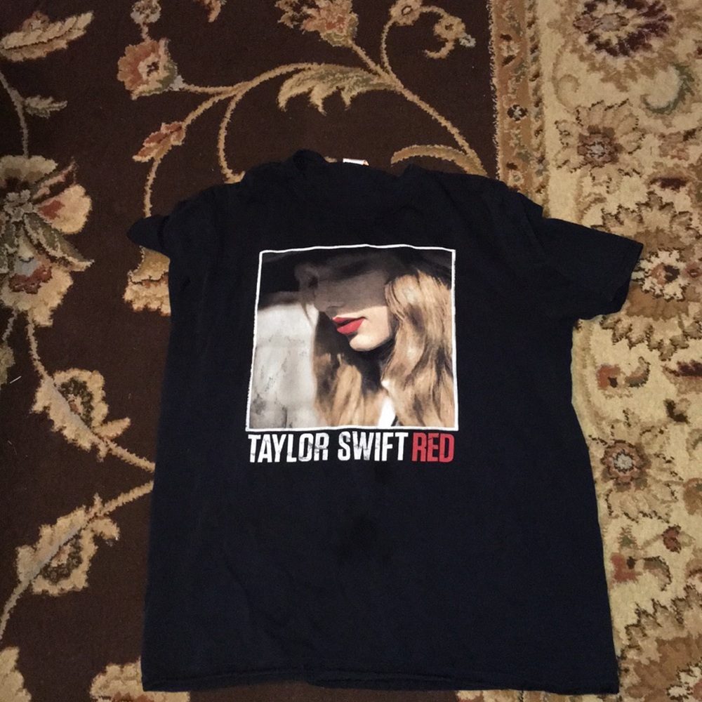 Taylor swift T-shirt